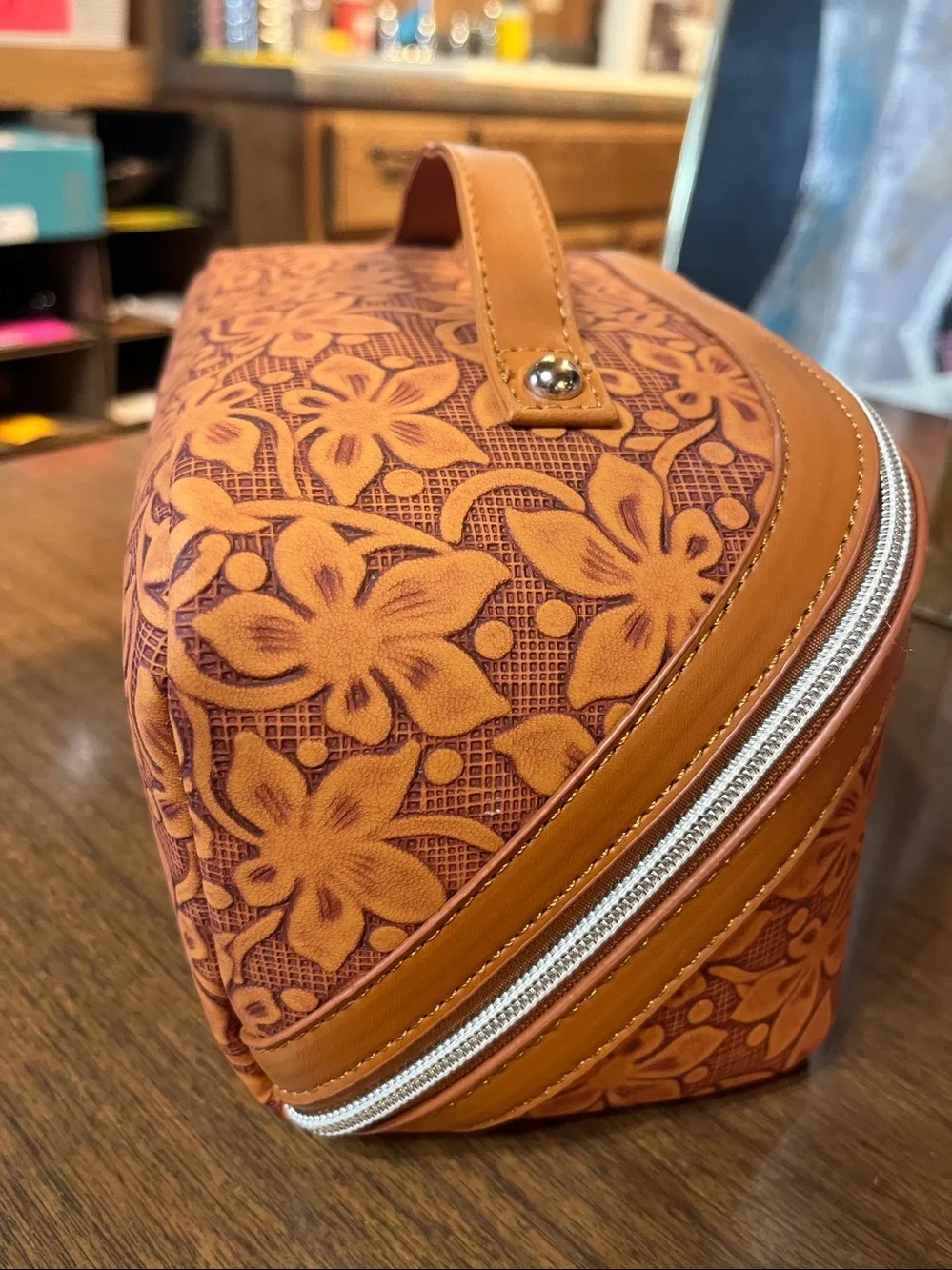BOYATU cosmetic organizer carry case Brown embossed 10” x 5” x 5” looks new 2130